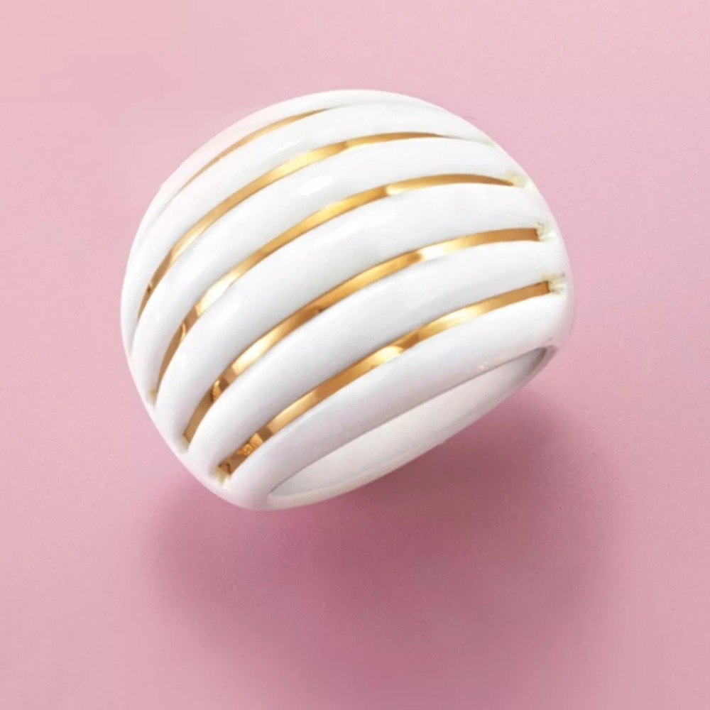 🤩🤍14K YELLOW GOLD AND WHITE AGATE DOME RING🤍🤩